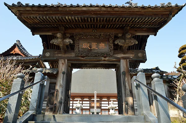 千利休が豊臣秀吉から切腹を命じられる表面的な理由となった京都・大徳寺の山門